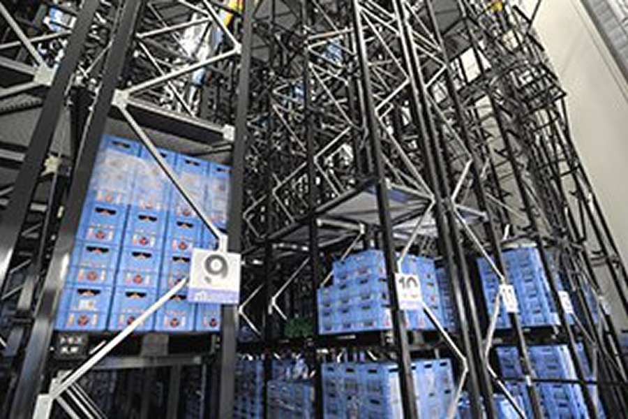 庫内温度が10度に保たれた自動倉庫